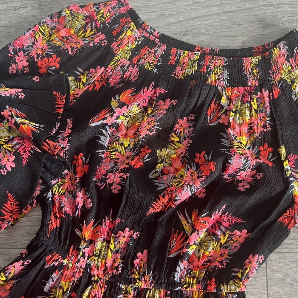 RAGA Sample Smocked Off‎ Shoulder Floral Shirt Size Small NWT